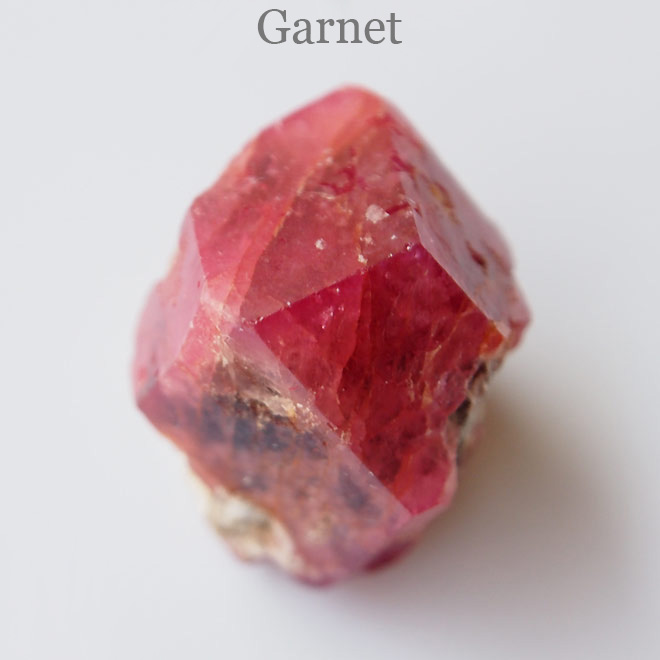 ガーネット（石榴石）Garnet